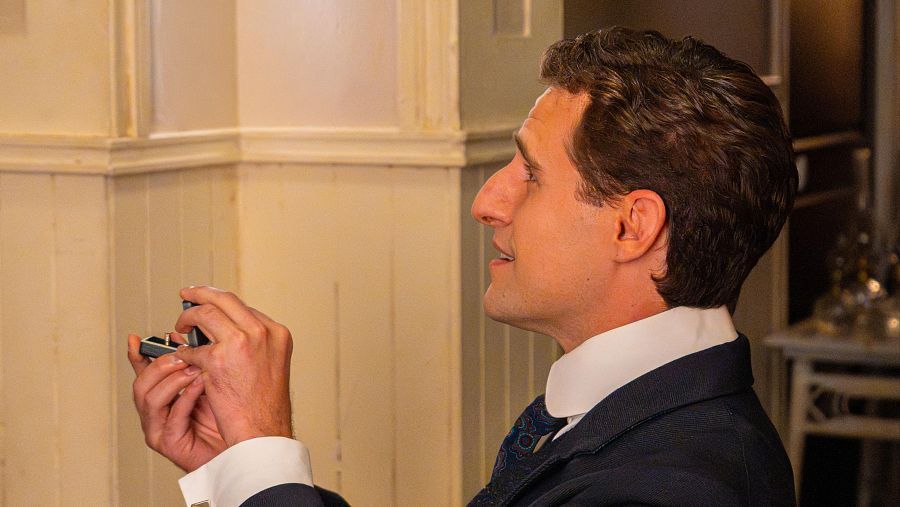 Lope le pide a Vera que se case con él