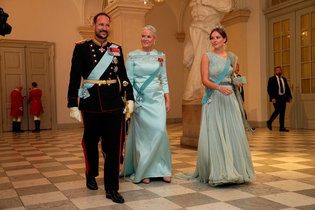 Haakon y Mette-Marit de Noruega con Ingrid de Noruega