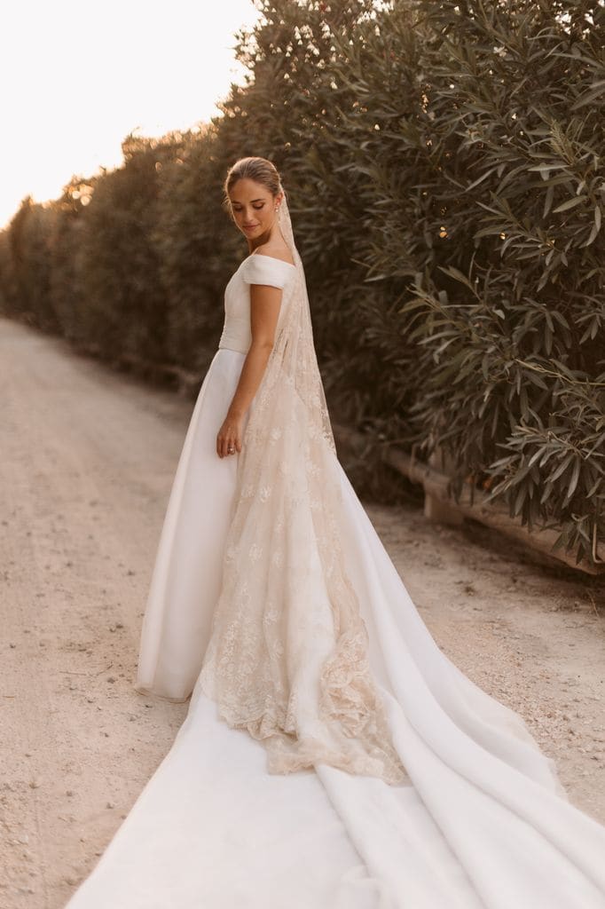Look de novia clásico de Navascués