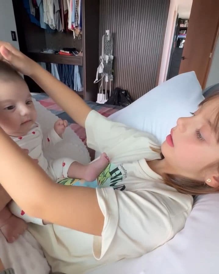 Kailani es una perfecta niñera para la pequeña Tessa