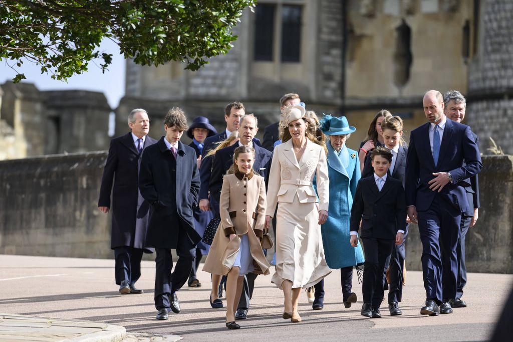 La familia real británica en la misa de Pascua 2026.