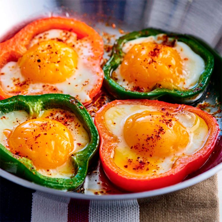 Pimientos rellenos de huevos de corral