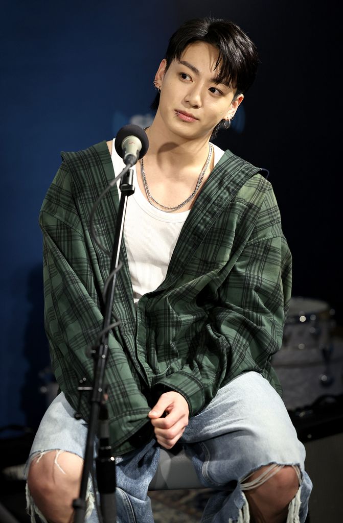 Jungkook no se ha pronunciado al respecto, ni la agrupación. Esta no sería la primera vez que se enfrenta a una situación de este tipo.