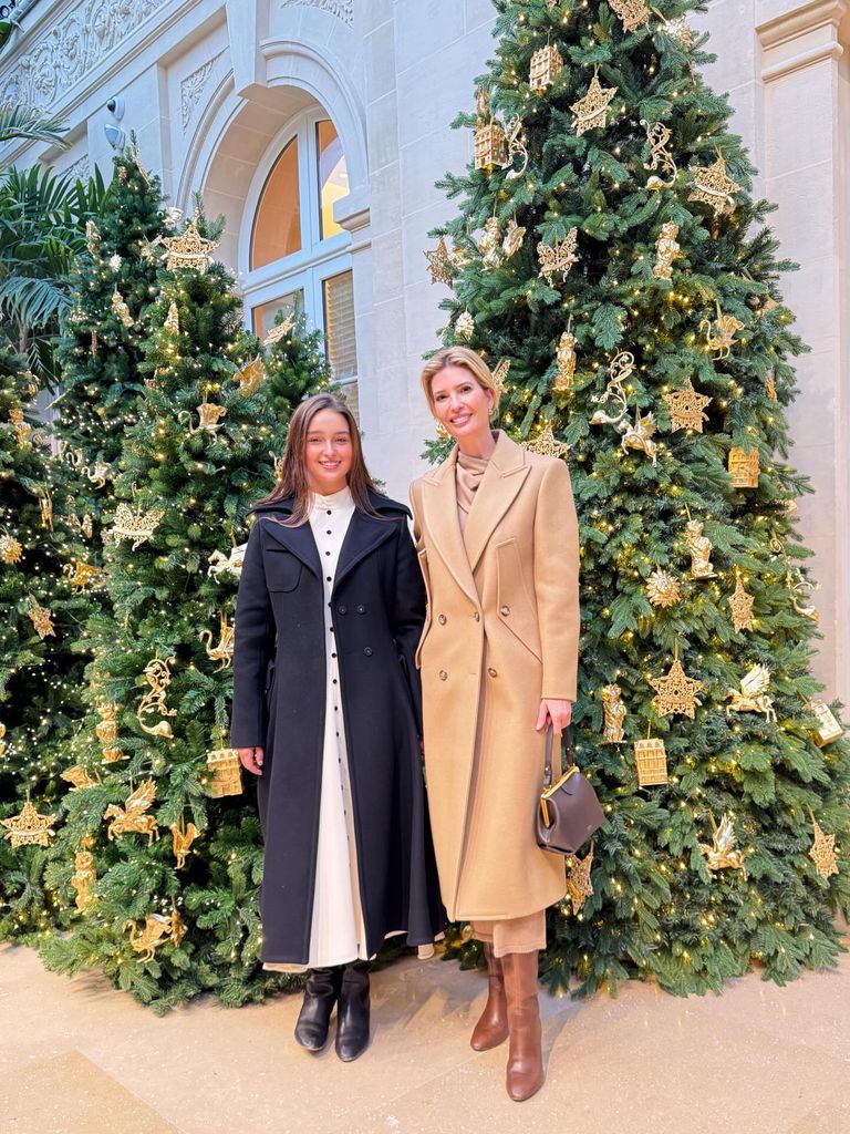 Ivanka Trump y su hija Arabella protagonizaron un posado festivo.