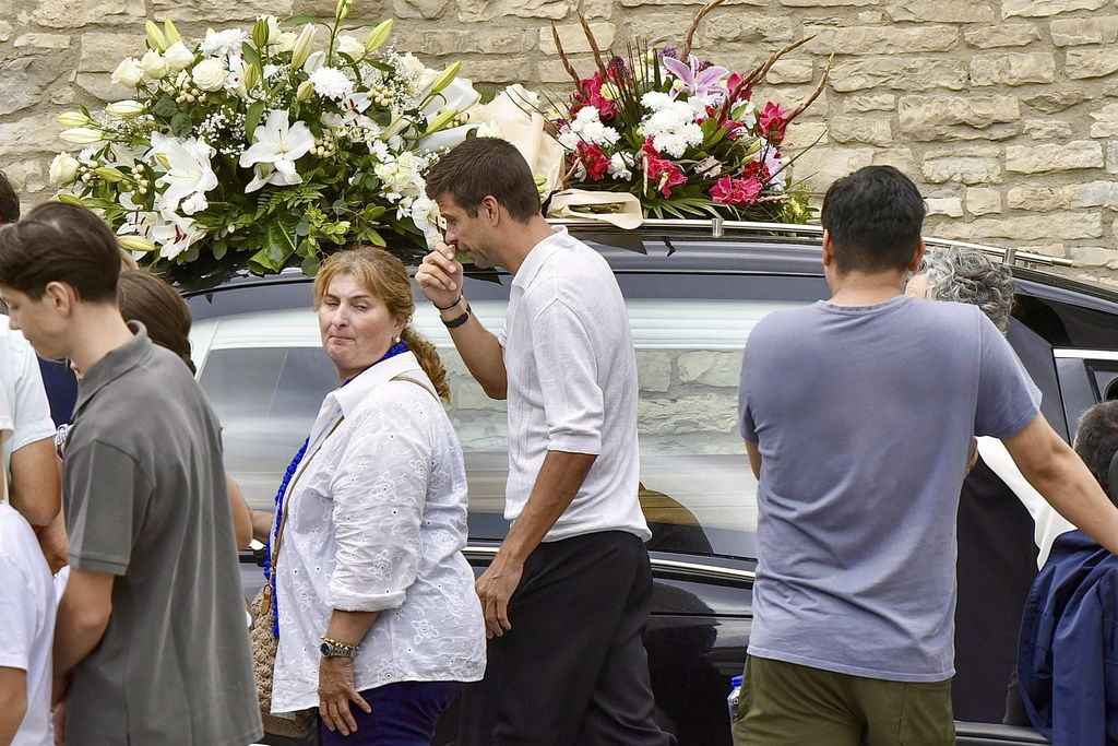 Gerard Piqué acudió al funeral de su abuela paterna, Lina Rovira.