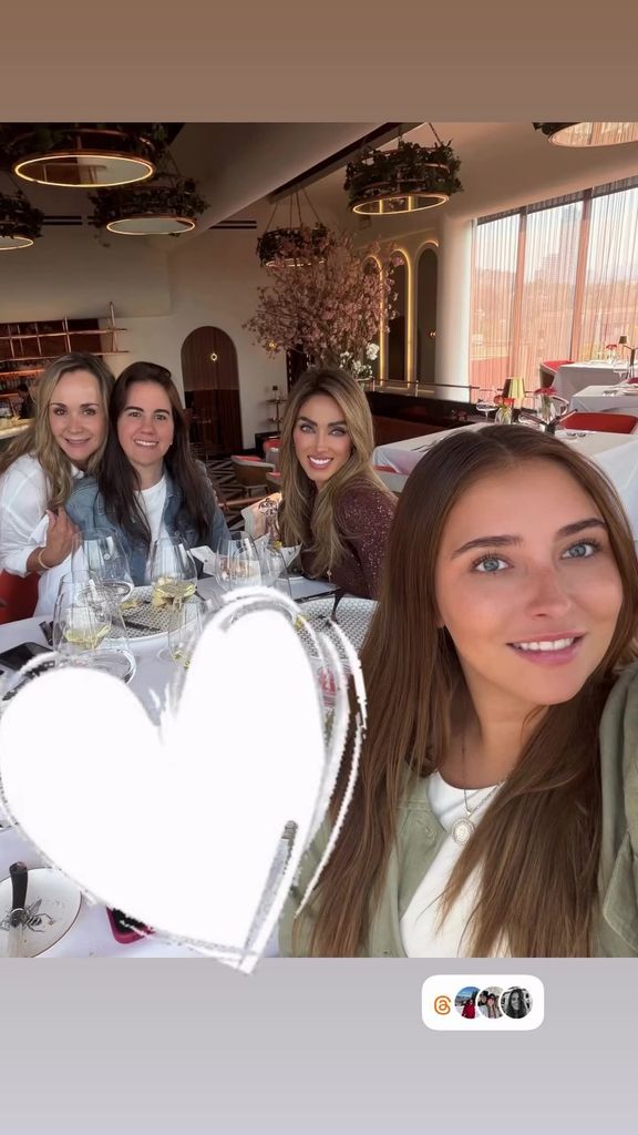 Anahí disfrutó de una salida con muy grata compañía antes ed su cumpleaños.