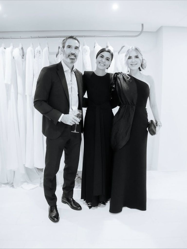 Ingrid Asensio y Fernando Sanz junto a Silvia Fernández