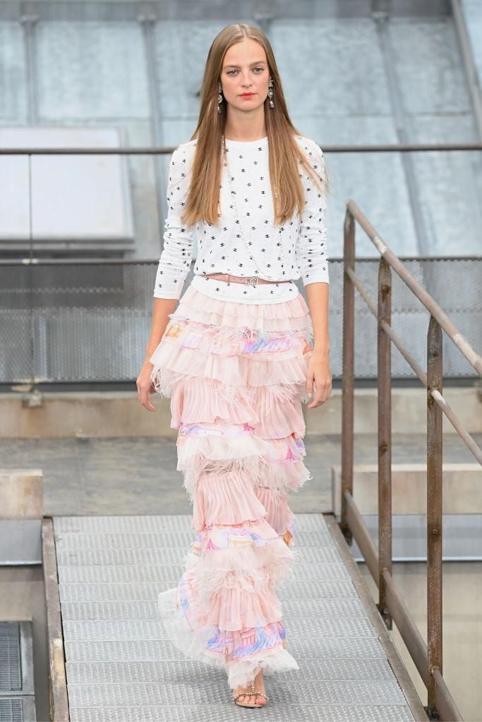 falda chanel con volante y capas