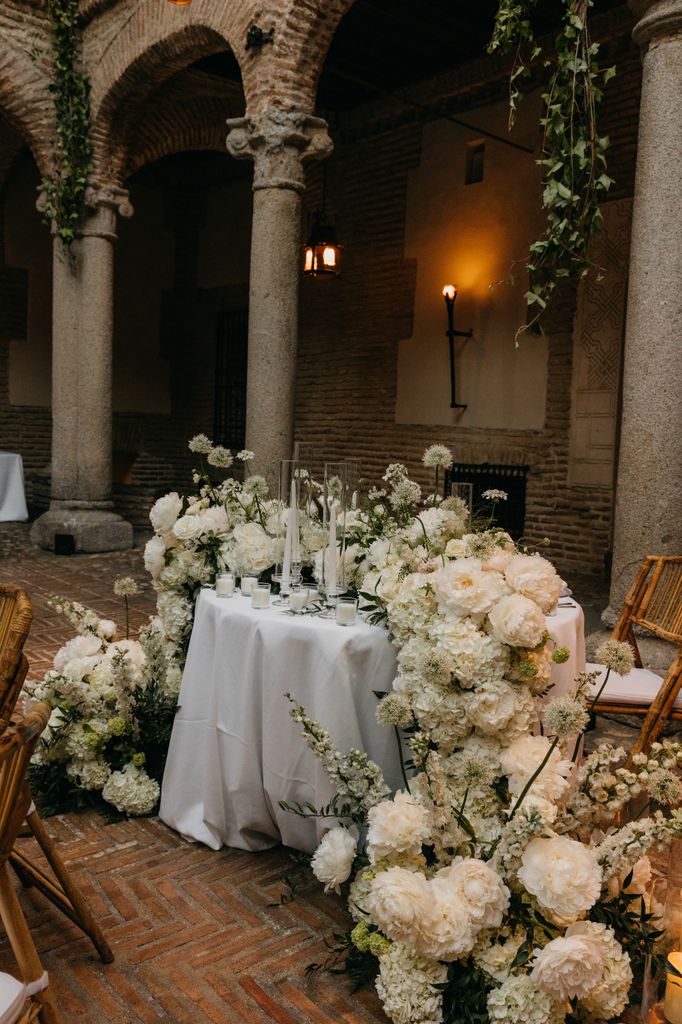 Boda celebrada en el Castillo de Batres, organizada por Peonías eventos y con decoración floral de L'Atelier de las Flores