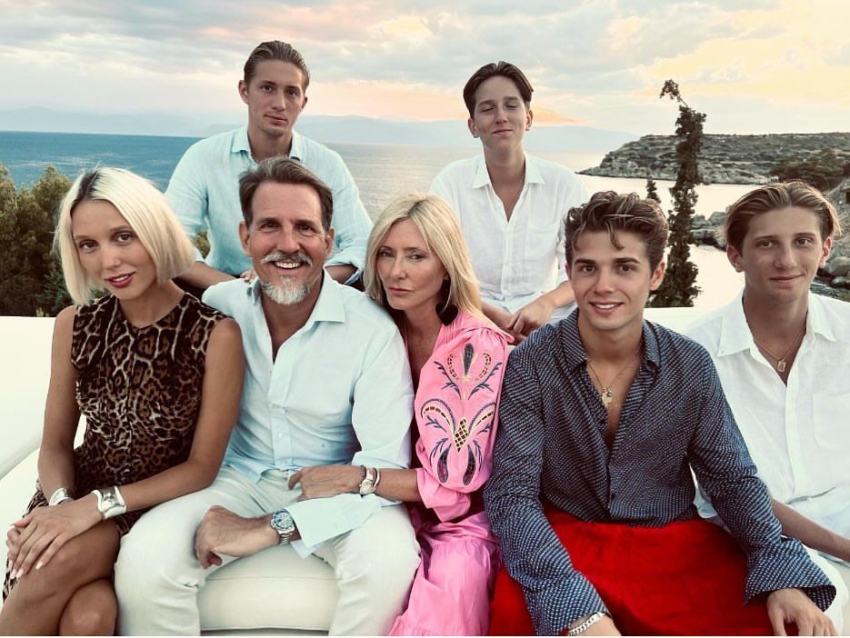 Pablo y Marie-Chantal de Grecia con sus cinco hijos
