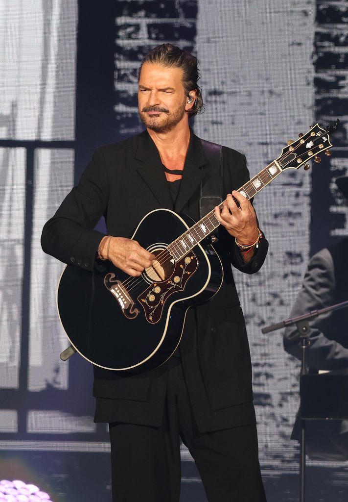 Ricardo Arjona se reencuentra con sus compañeros de la universidad 40 años después