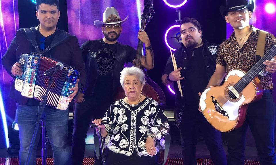 nota-viral-abuelita-latin-grammy