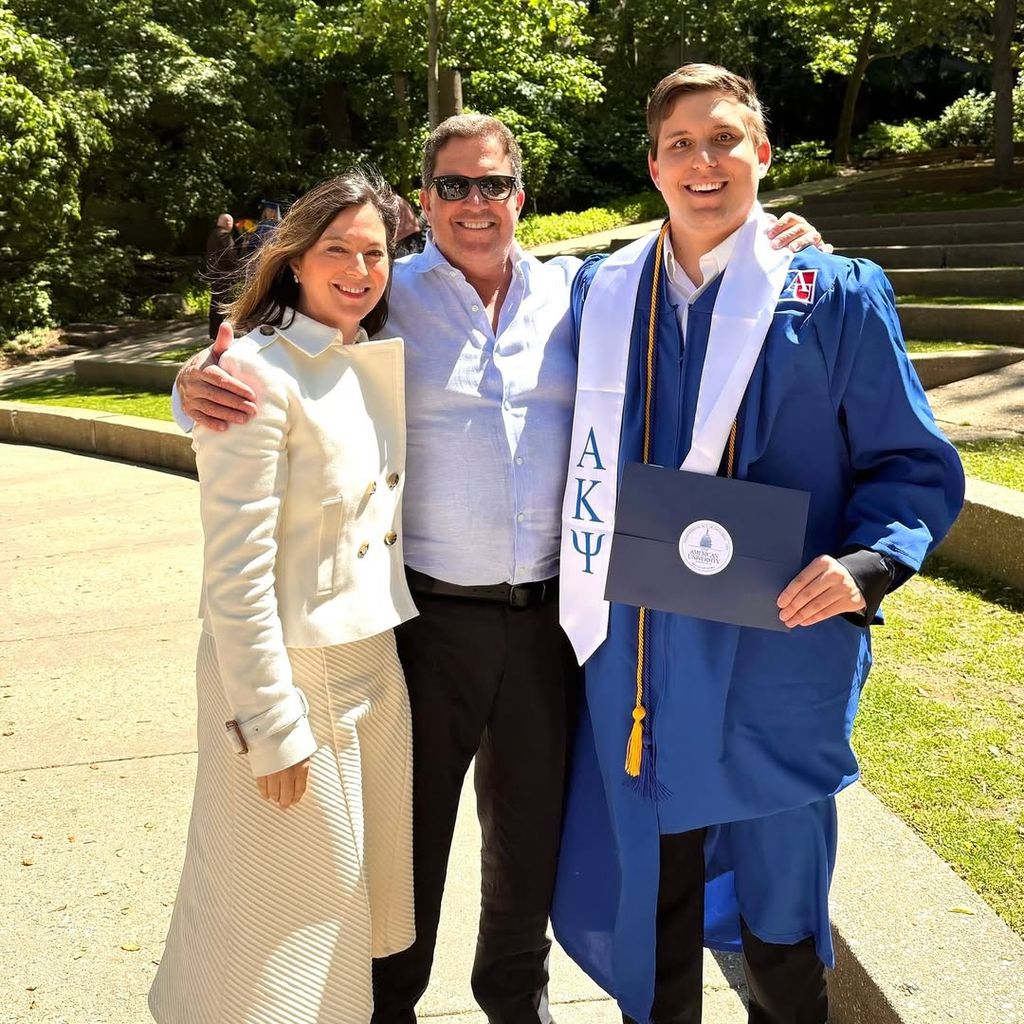 Chábeli Iglesias en la graduación de su hijo Altaba