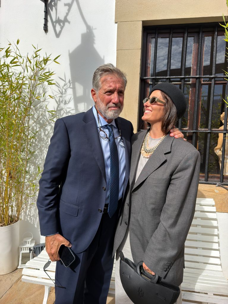 Emilio Aragón posa orgulloso con su hija
