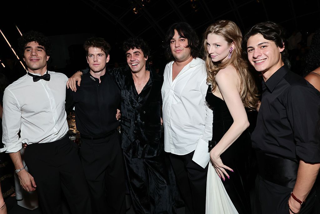 Javier Calvo, Miguel Bernardeau, Javier Ambrossi, Carlos González, Hunter Schafer y Milo Quifes en la Academy Museum 6th Annual Gala