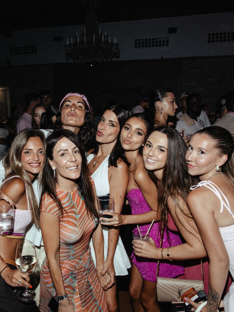 Inés, con Dulceida y Alba Paul Ferrer en el cumpleaños de Lamine Yamal