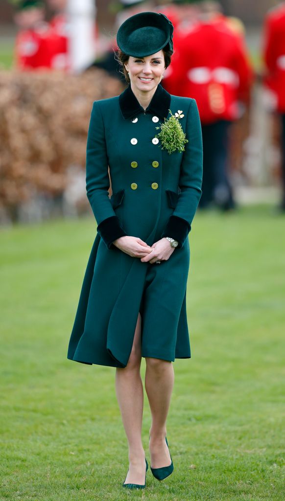 Kate Middleton con abrigo de Catherine Walker. 