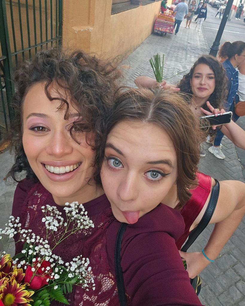 Daniela Bueno y su hija, Maya Berry Spear