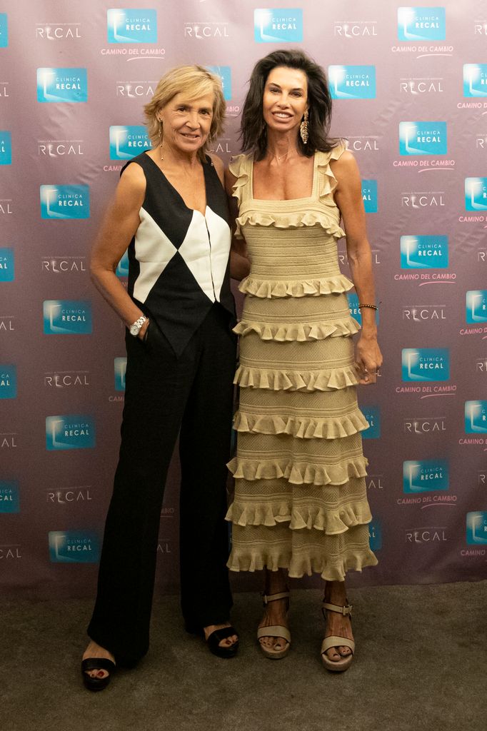Marta Barroso (izq) y la galerista Gaella de la Serna 