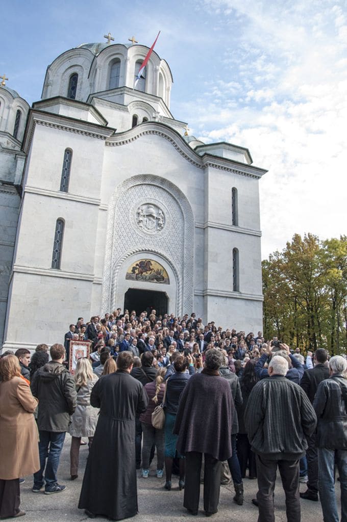 La Iglesia de San Jorge de Oplenac, en la región de Topola, región de origen de la Familia Real y necrópolis de los miembros de la dinastía Karađorđević, fue escenario de la primera boda real en décadas FOTO: Casa Real de Serbia

