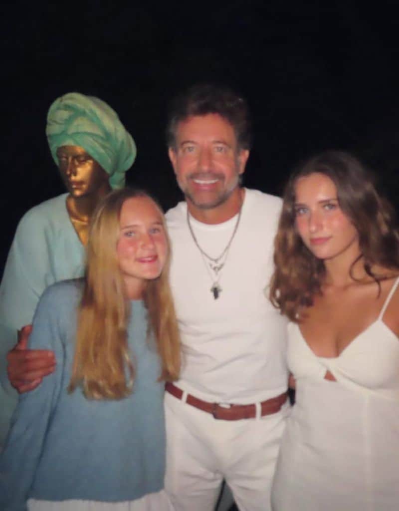 Este año, Gabriel Soto celebró con sus hijas.