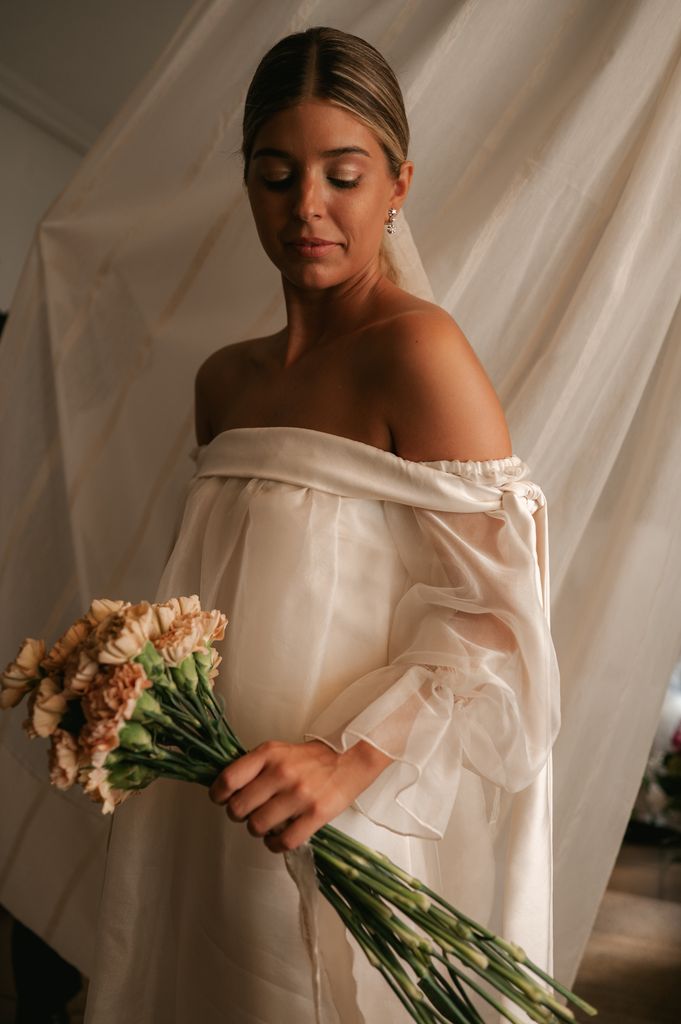 Ramo de novia de claveles neutros