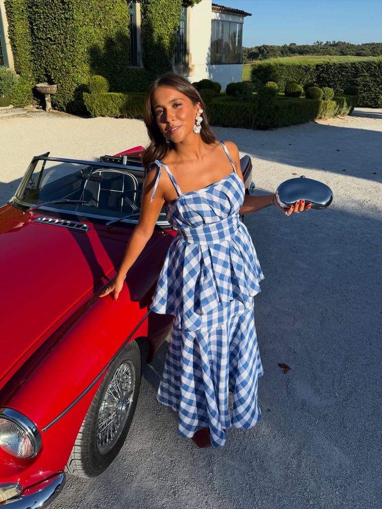 Pipa Almeida, cuadros azules y blancos para una boda con espíritu de verano