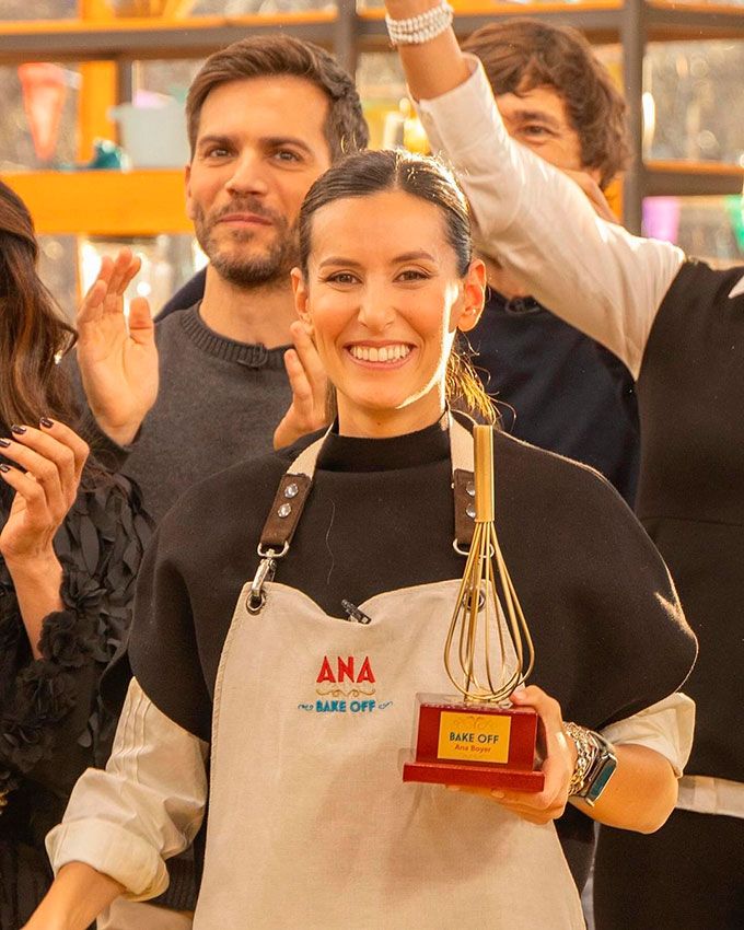 Ana Boyer muestra la increíble tarta que le ha hecho a su hijo Miguel por su cumple