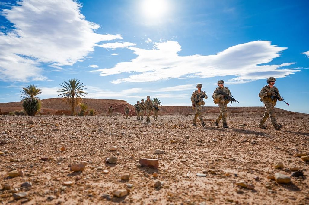 El príncipe Gabriel entrenando en el desierto de Marruecos