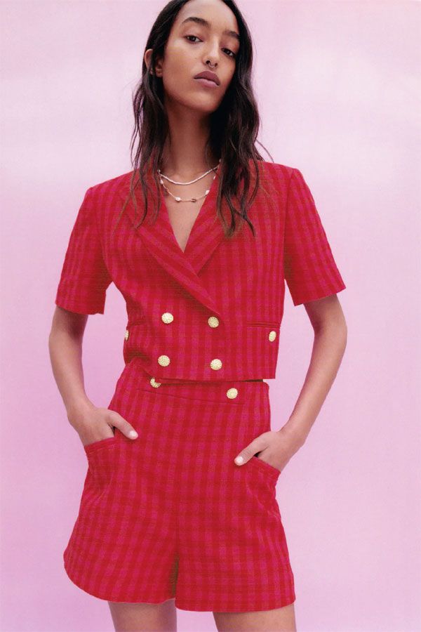Blazer de cuadros vichy en el rosa tendencia de la temporada, de Zara
