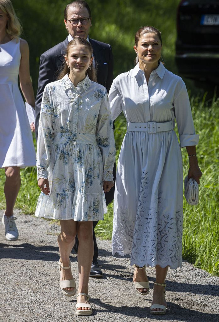 Estelle de Suecia sandalias Zara