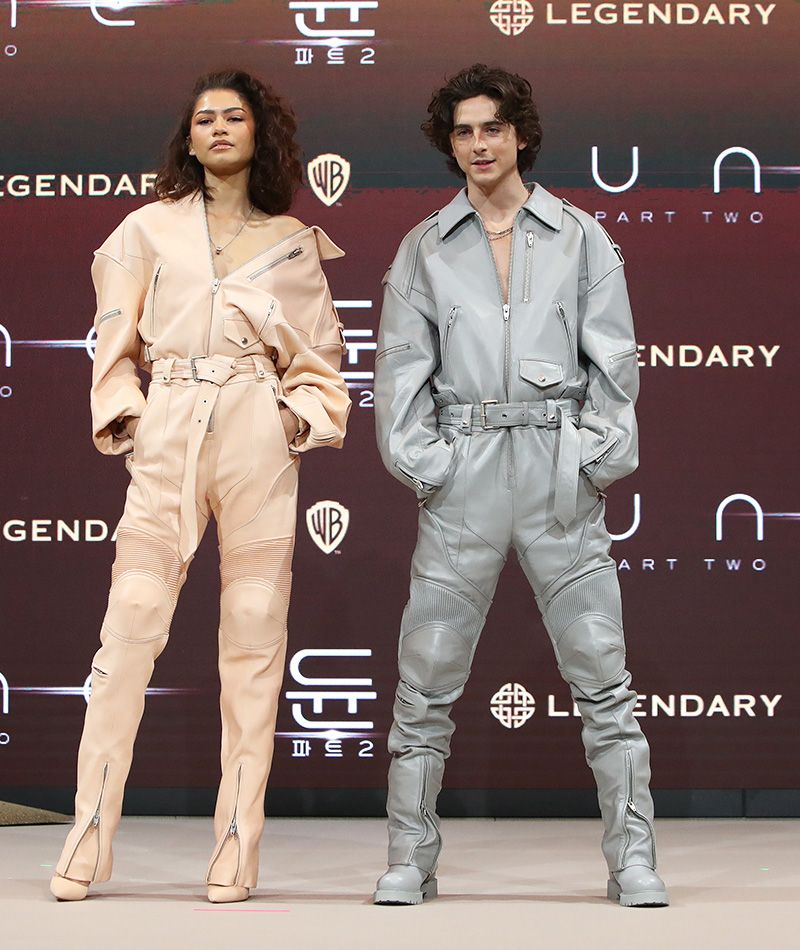 Zendaya y Timothée Chalamet en Seúl con looks a juego de Juun.J