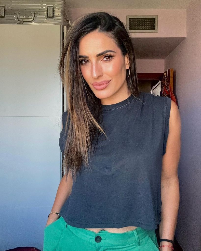 Verónica Hidalgo posando con look casual