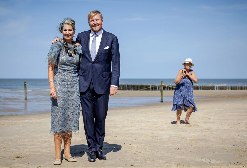 Máxima de Países Bajos con vestido transparente de encaje