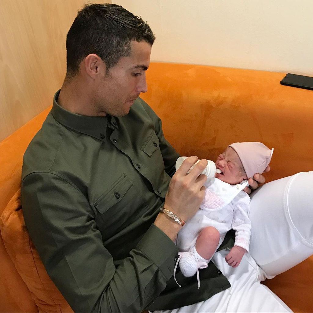 cristiano ronaldo y georgina rodr guez celebran el cumplea os de su hija alana