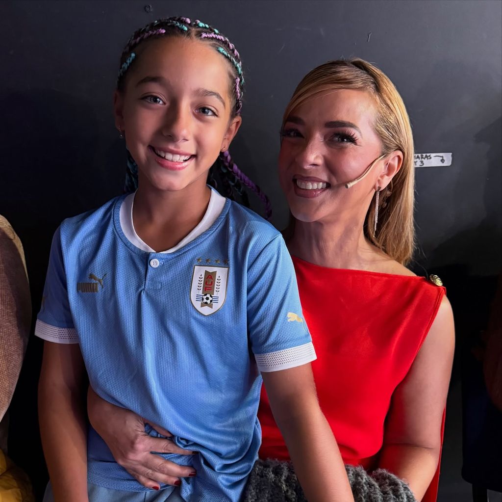 Alaïa sorprendió a Adamari López mientras se preparaba para grabar su programa.