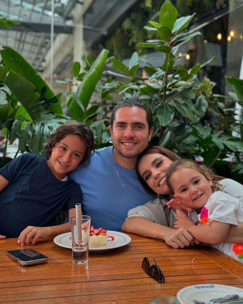 Pedro celebró en compañía de los hijos de su novia