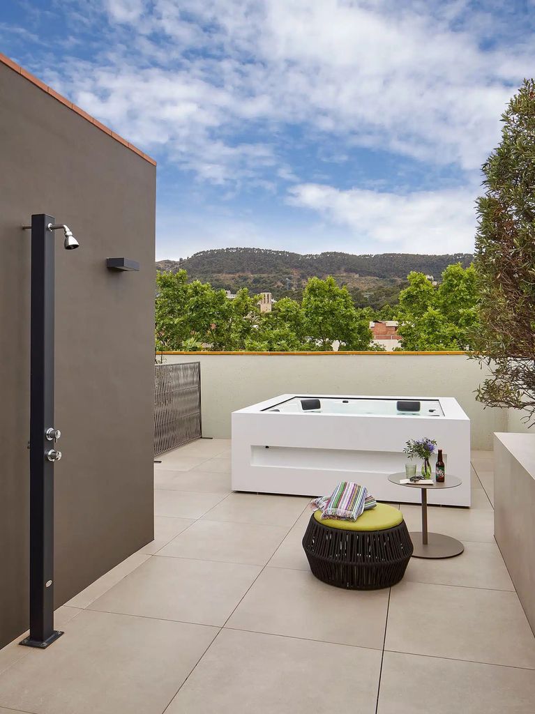 Terraza con jacuzzi de exterior