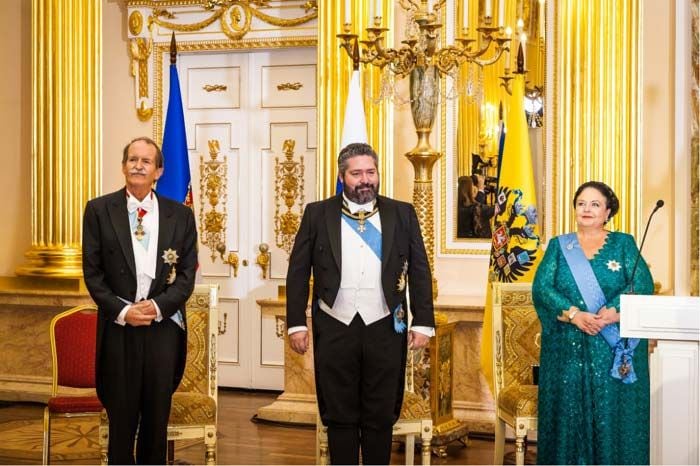  María Vladímirovna Romanova, su hijo, el gran duque Jorge y Eduardo Pío de Braganza