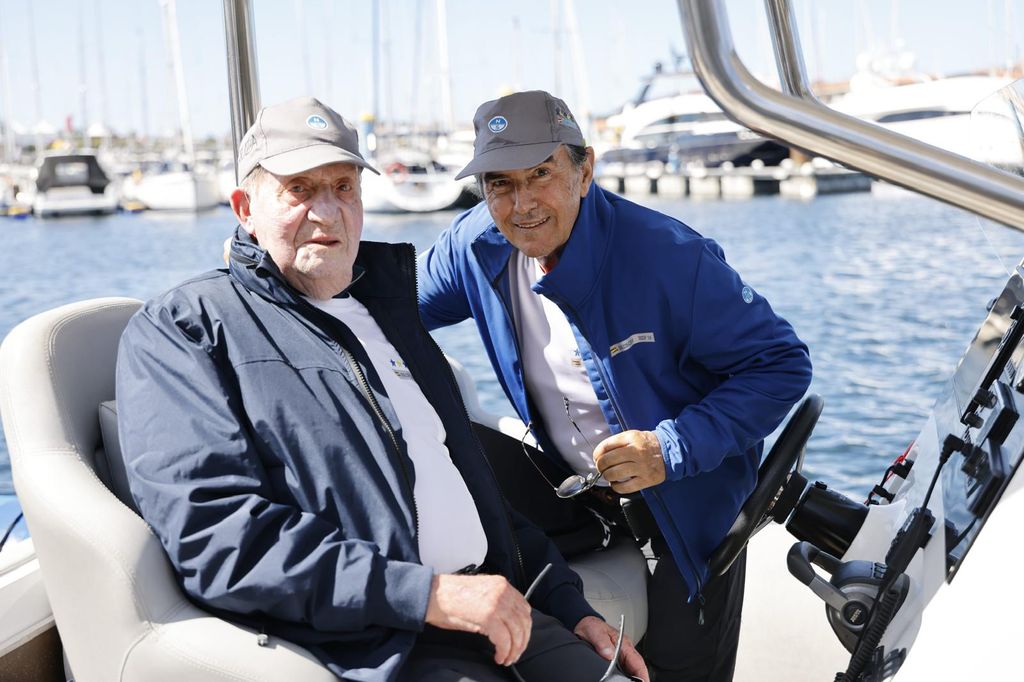 Don Juan Carlos junto a su amigo Pedro del Campo