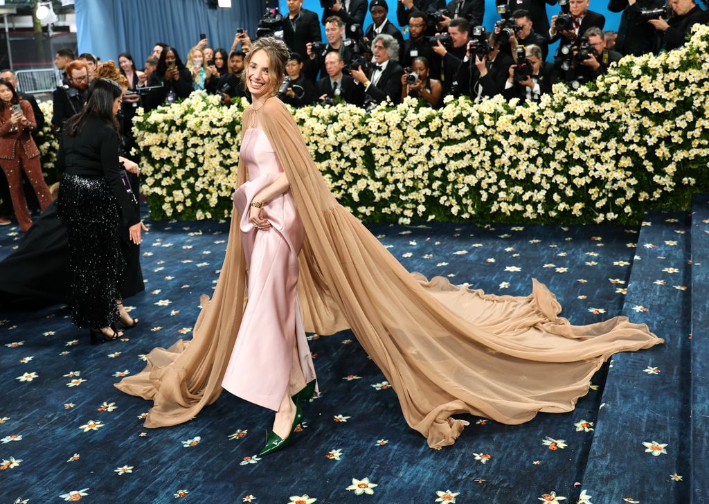 Maya Hawke en la MET Gala 2025 con el mismo vestido de Úrsula Corberó