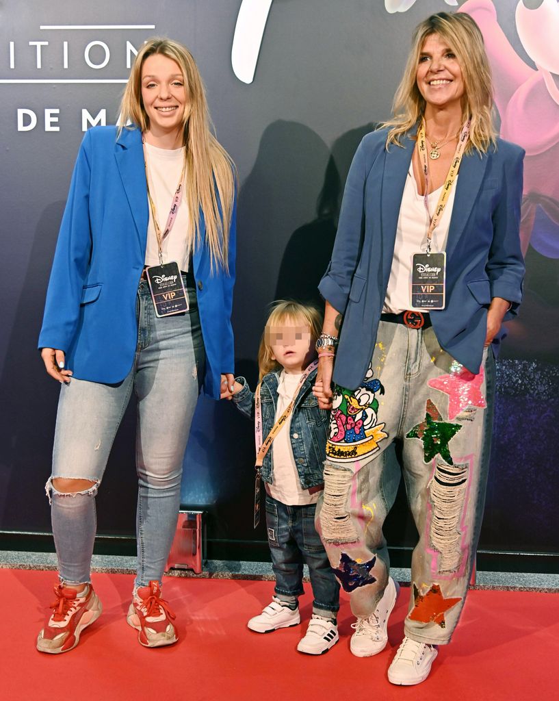 Arantxa de Benito con su hija Zayra Gutiérrez y su nieto Hugo, en una exhibición de Disney en Madrid, el 4 de octubre de 2025