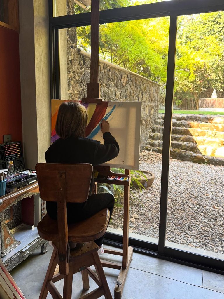 Kailani sorprendió al mostrar como nunca su faceta de pintora.