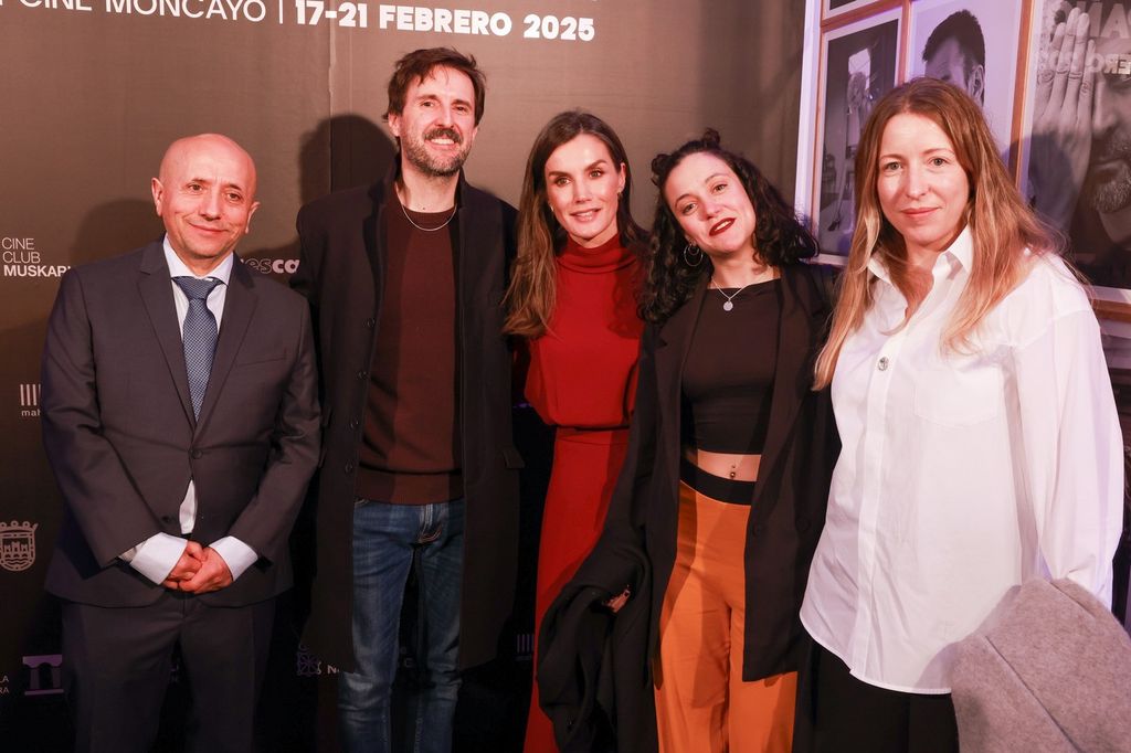 La reina Letizia en el Festival de cine de Tudela. A su lado, el actor y humorista Julián López 