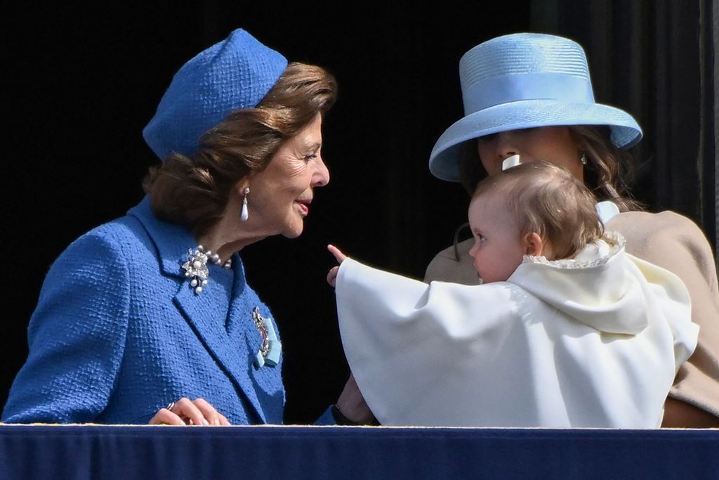 La reina Silvia de Suecia con su nieta la princesa Inés