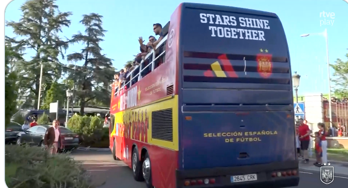 El autobús de la Selección pone rumbo a las calles de la ciudad