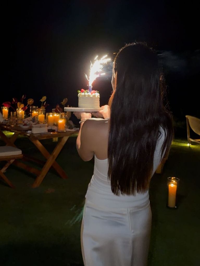 Renata Notni sorprendió a Diego con un pastel de cumpleaños