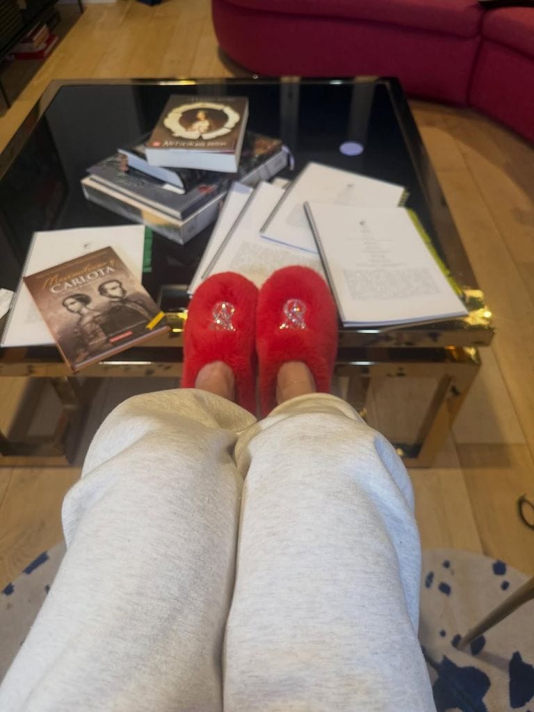 Belinda se ha metido de lleno en el personaje de Carlota.