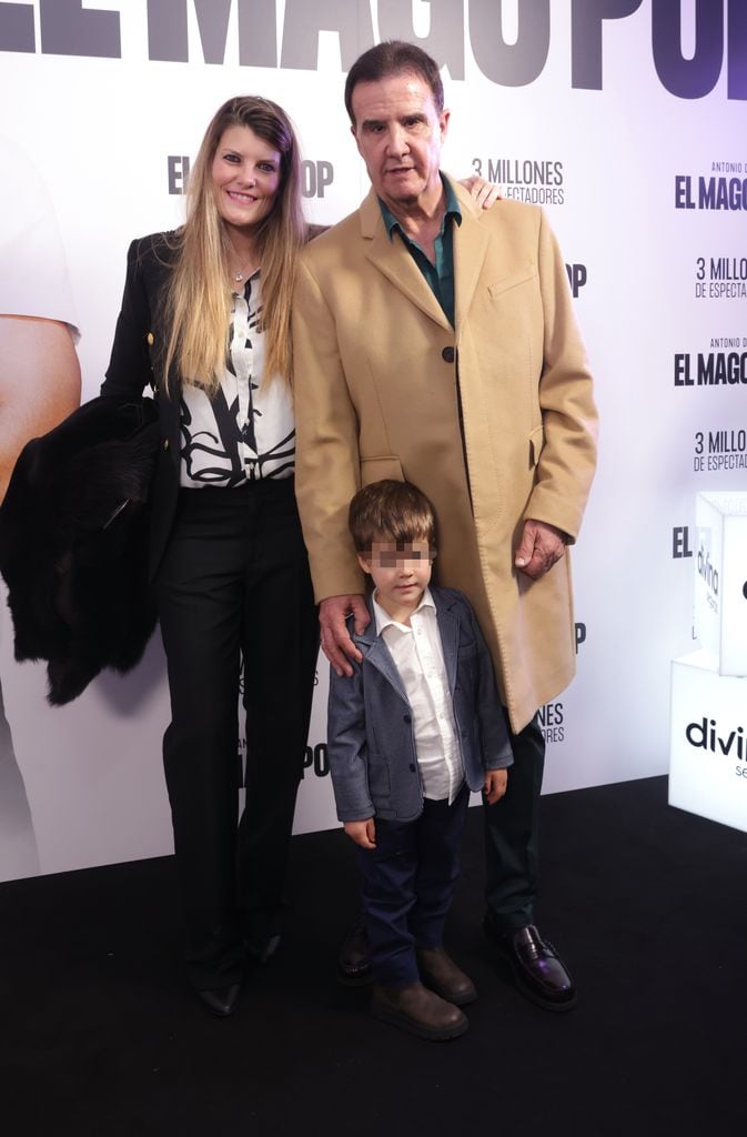 José Ramón de la Morena con su mujer Laura Vázquez y su hijo