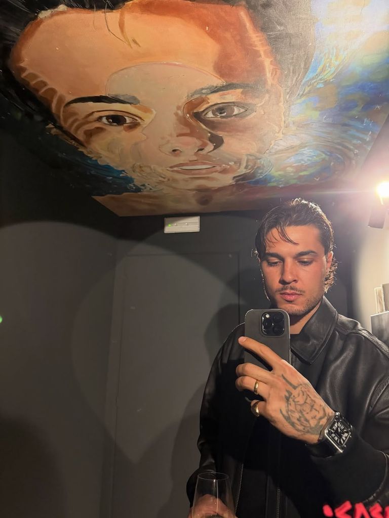 Carlo Costanzia, en su visita a la galería de arte